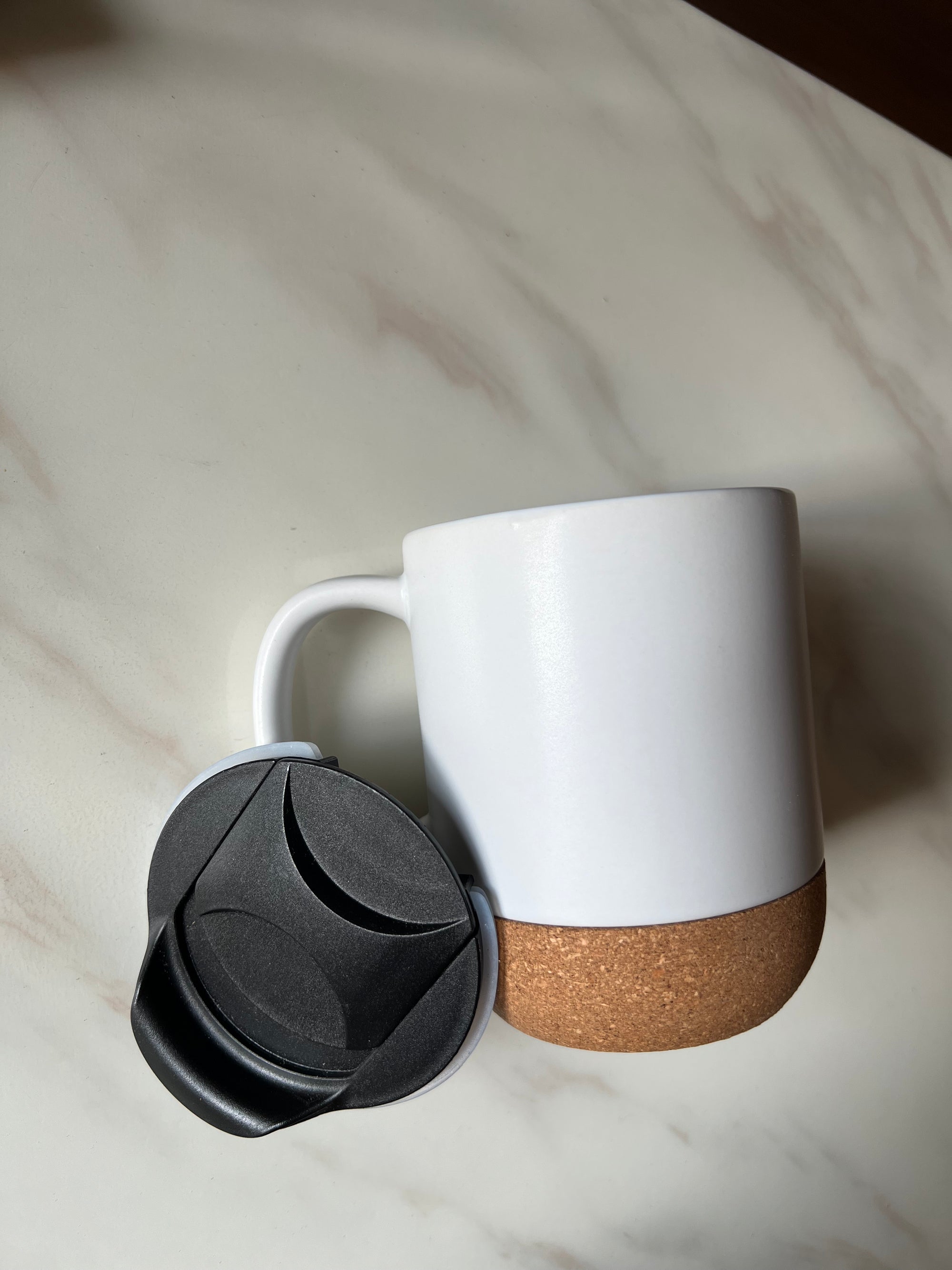 Ceramic mug with cork bottom