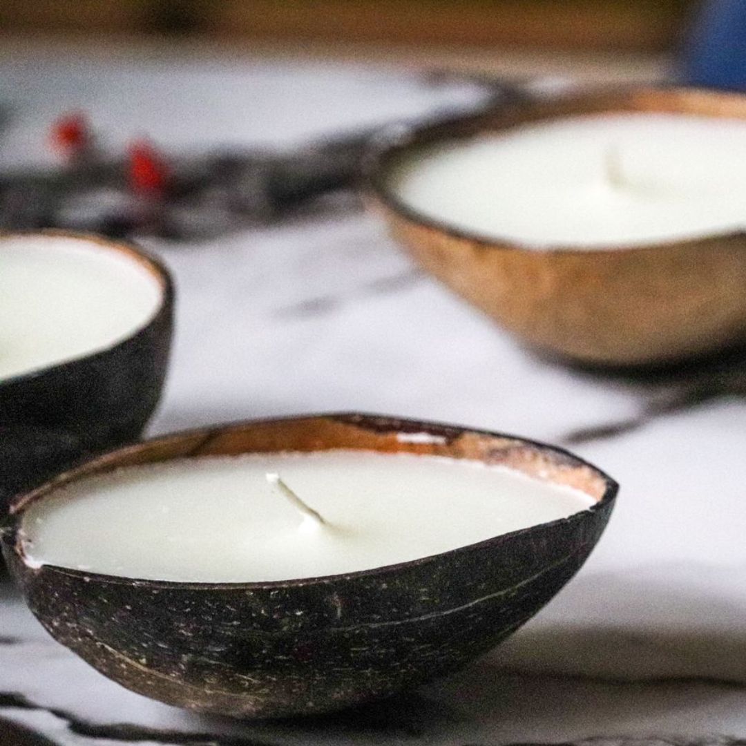 Handmade - Artisan-crafted coconut candles for a unique and natural touch.