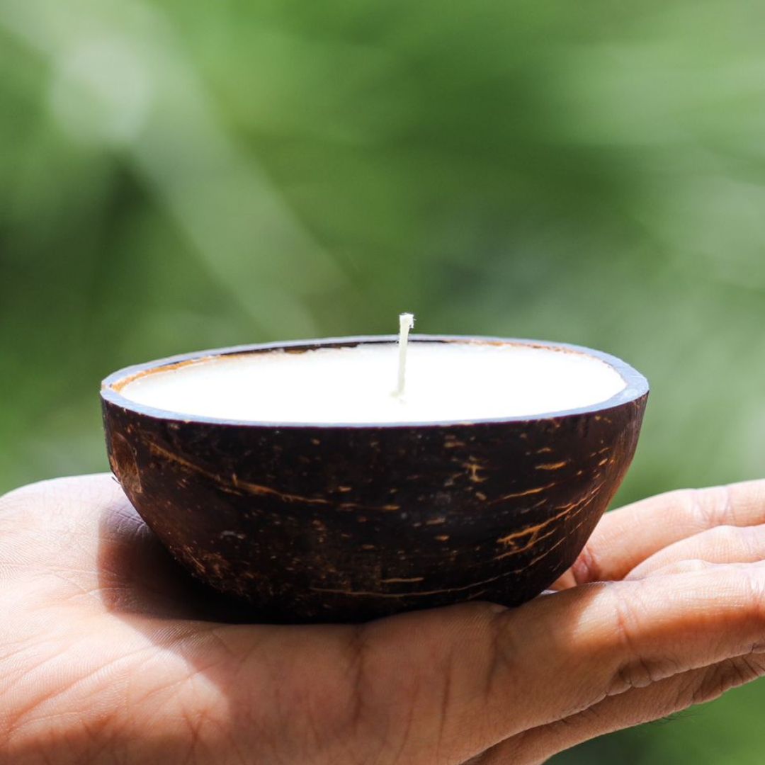 Non-toxic - Coconut shell candle, free from harmful substances for a safe ambience.