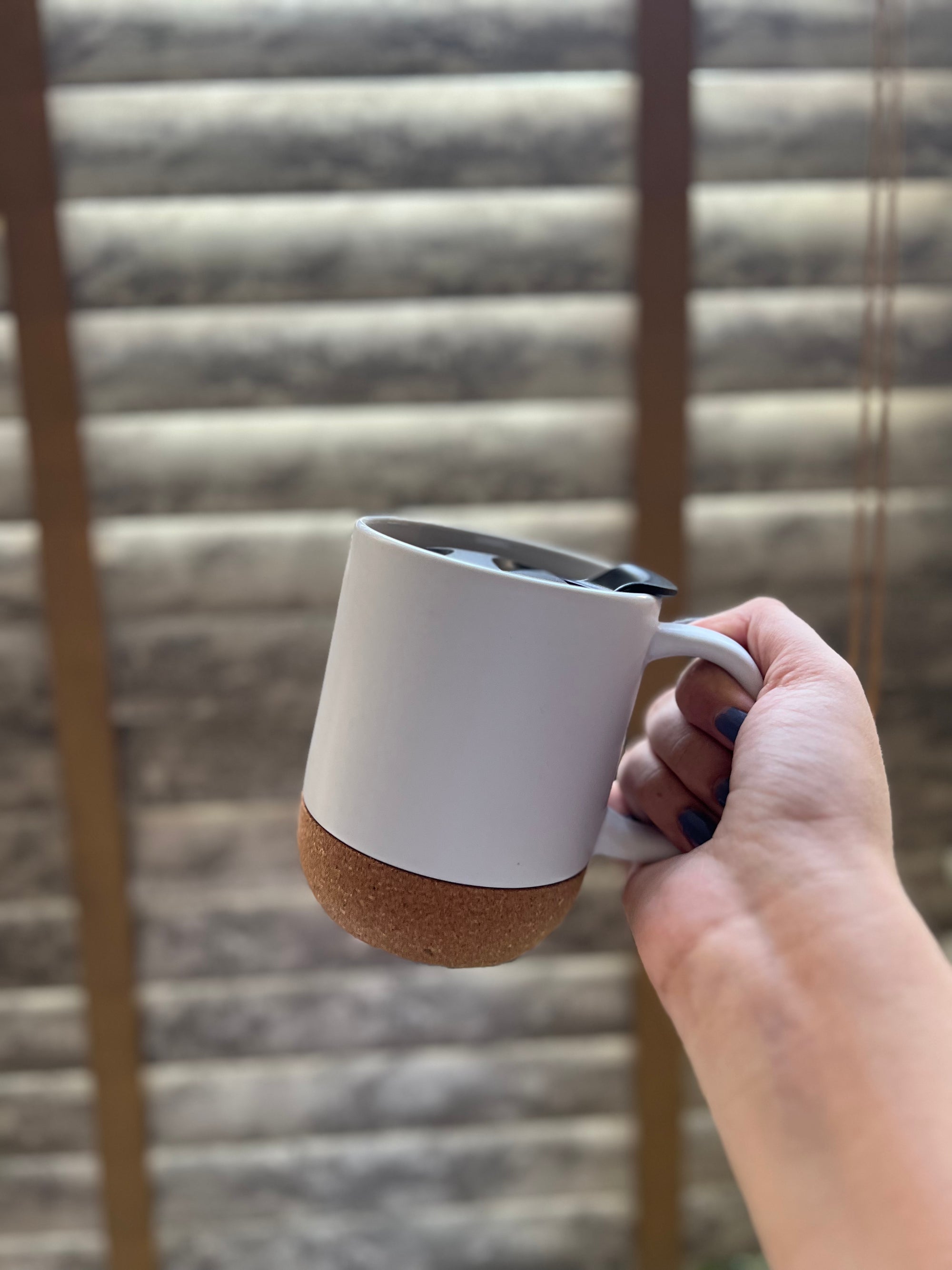 Ceramic mug with cork bottom