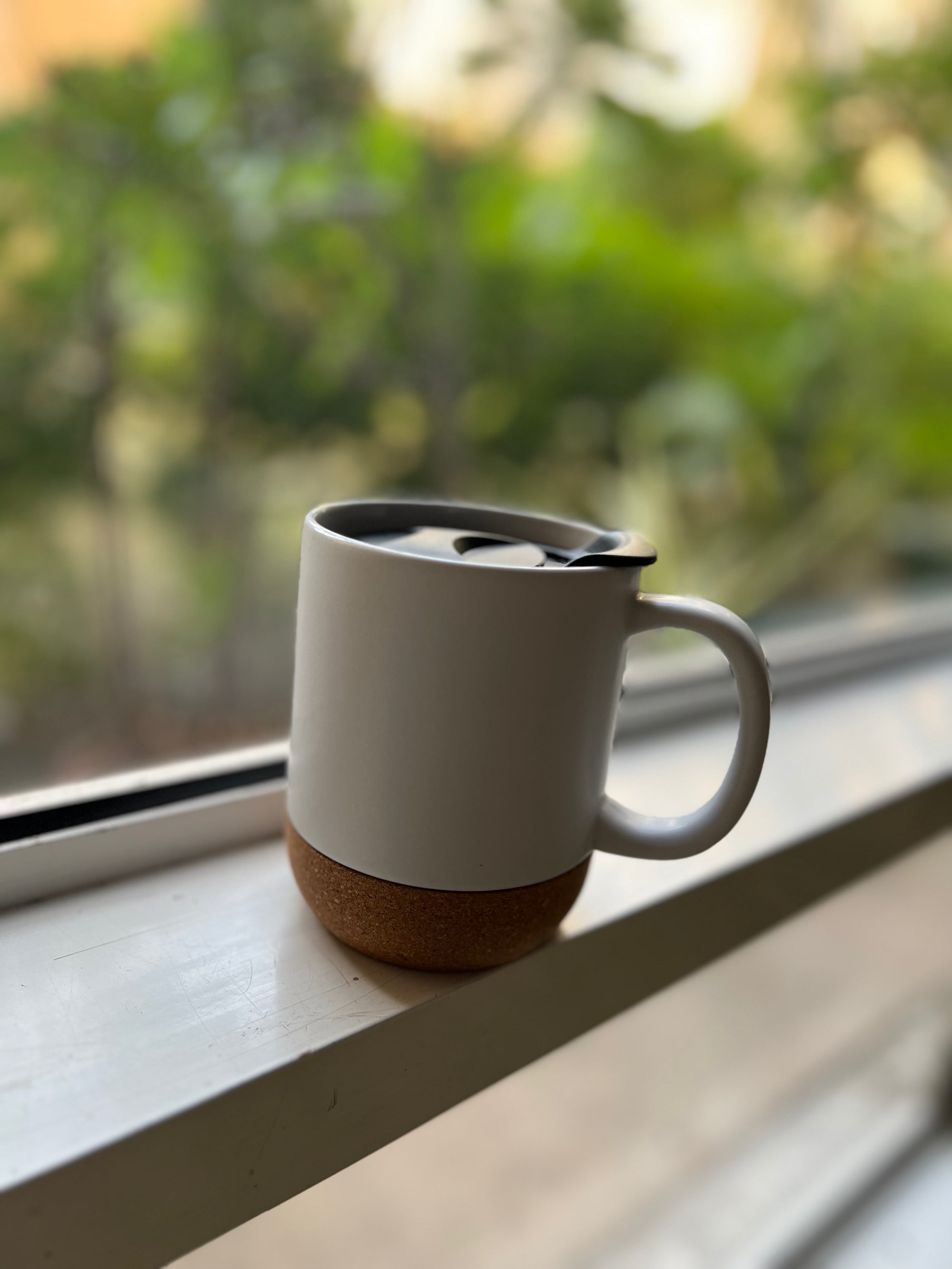 Ceramic mug with cork bottom