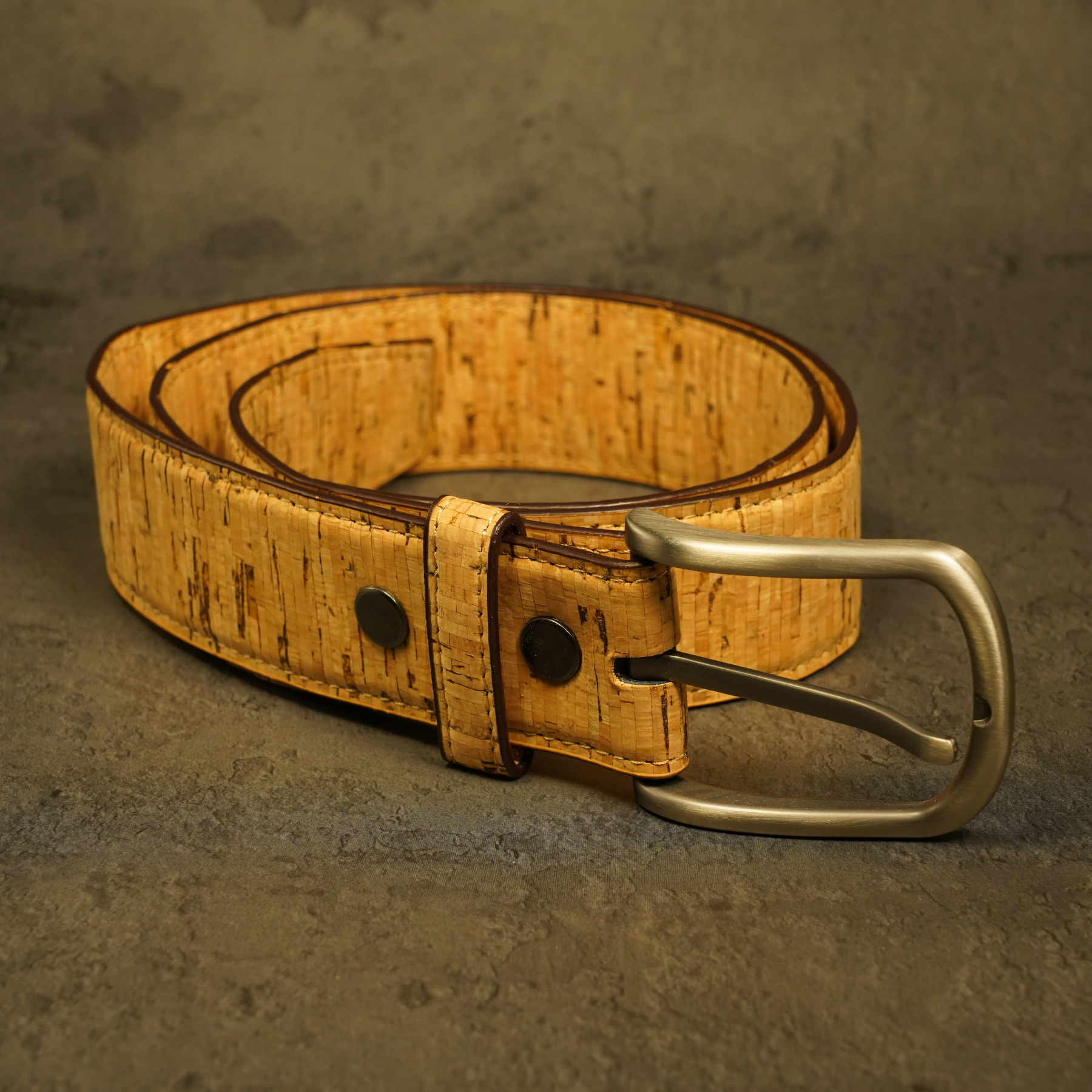 Natural cork beige vegan leather belt for men: Dune by Flippysustainables | Sustainable, 100% eco friendly waist belt | luxury belt